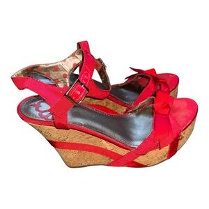 VTG‎ Y2K Fergalicious Red Wedges w/bow accent Size 7